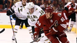  Mike Smith stopped  shots and the Phoenix Coyotes were at their tight-checking best in a - win over the Dallas Stars Saturday night.